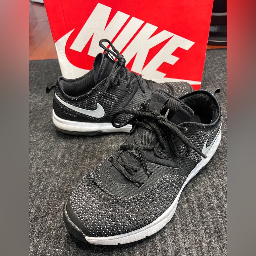 Nike Flywire Training Shoes Mens Size 8.5 Black White Athletic Running Sneakers